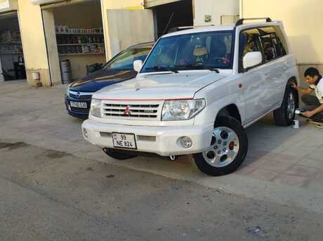 Mitsubishi Pajero io 1999