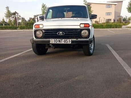 LADA (VAZ) Niva 2005