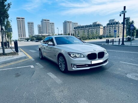 BMW 750 2010