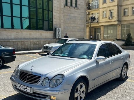 Mercedes E 240 2003