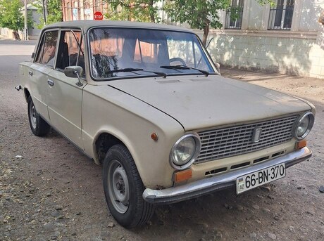 LADA (VAZ) 21011 1982