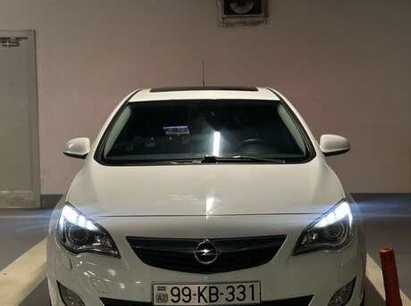 Opel Astra 2012