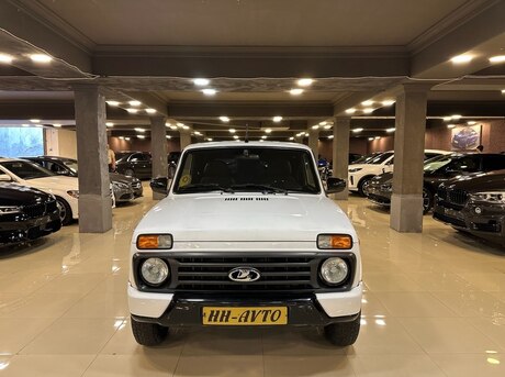 LADA (VAZ) Niva 2015