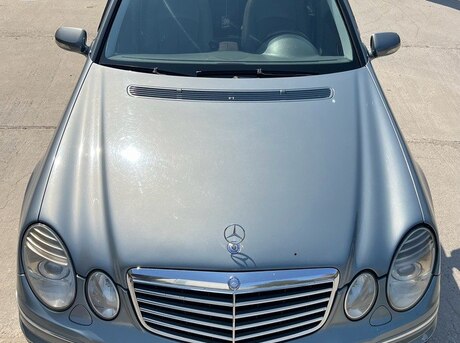 Mercedes E 240 2004