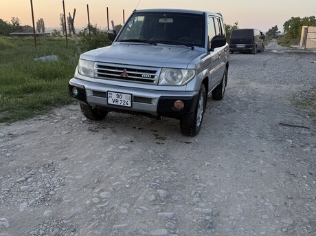 Mitsubishi Pajero io 1999