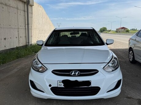 Hyundai Accent 2015