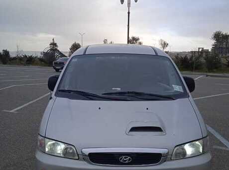 Hyundai H-1 2004