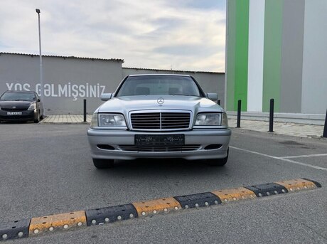 Mercedes C 200