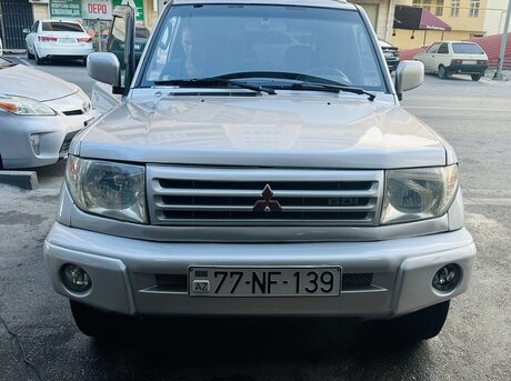 Mitsubishi Pajero io 1999