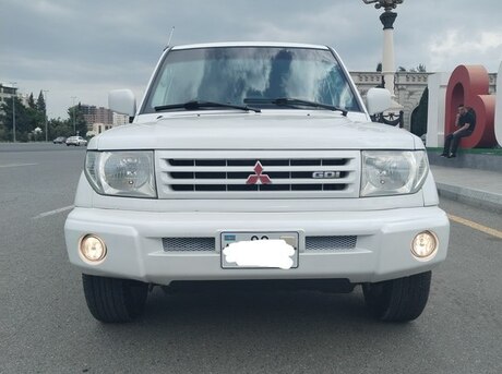 Mitsubishi Pajero io 2000