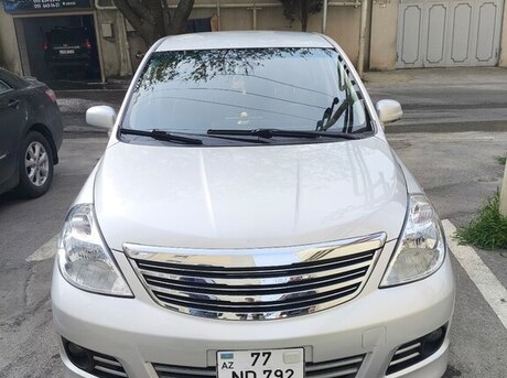 Nissan Tiida 2010