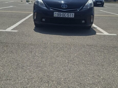 Toyota Prius V 2011
