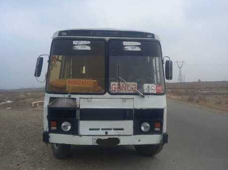 PAZ 32054 2001