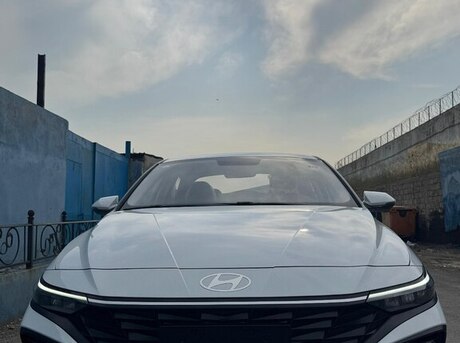 Hyundai Elantra 2025