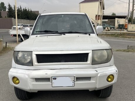 Mitsubishi Pajero io 1999