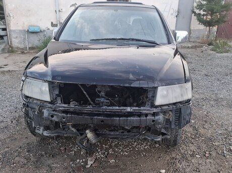 Mitsubishi Chariot 2002