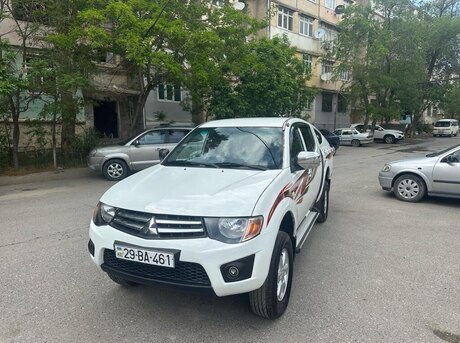 Mitsubishi L200 2011
