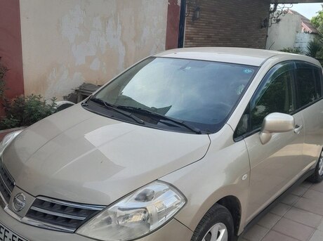 Nissan Tiida 2012