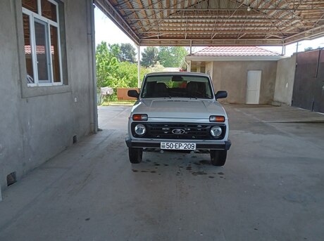 LADA (VAZ) Niva 2015