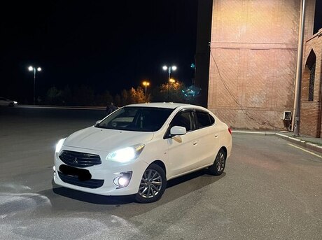 Mitsubishi Attrage 2015