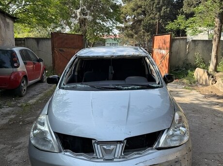 Nissan Tiida 2011