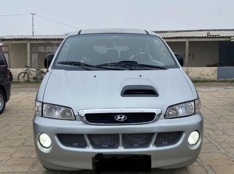 Hyundai H-1 2004