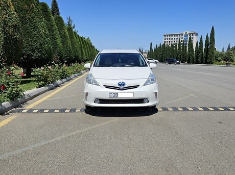 Toyota Prius V 2012