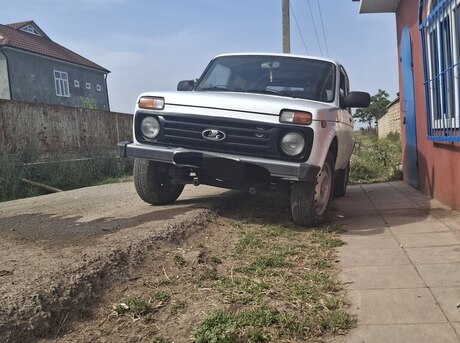 LADA (VAZ) Niva 2010