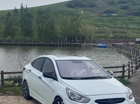 Hyundai Accent 2012