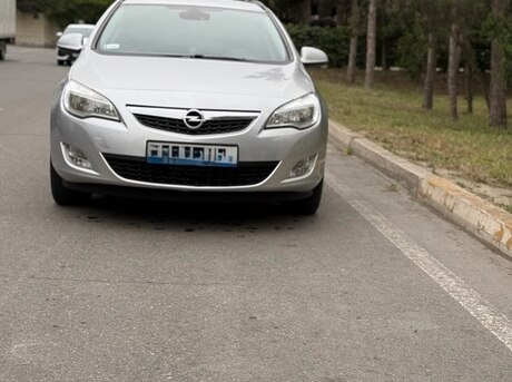 Opel Astra 2012