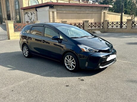 Toyota Prius V 2016