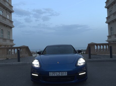 Porsche Panamera 4