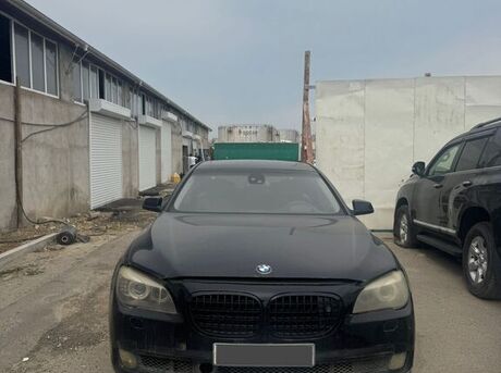 BMW 750 2010