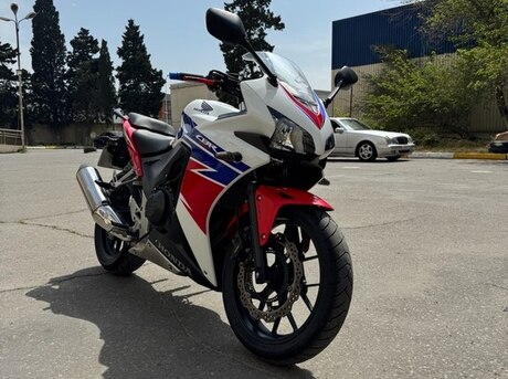 Honda CBR 400 2015