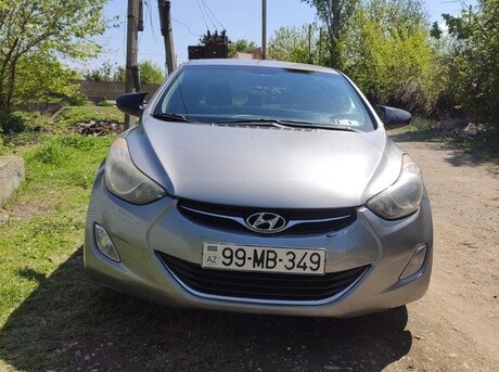 Hyundai Elantra 2012