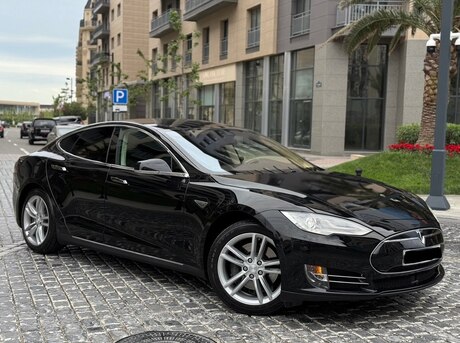 Tesla Model S 2015