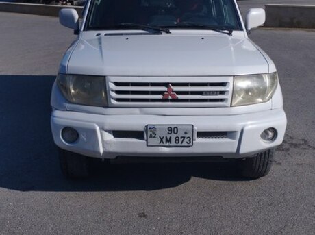 Mitsubishi Pajero io 1999