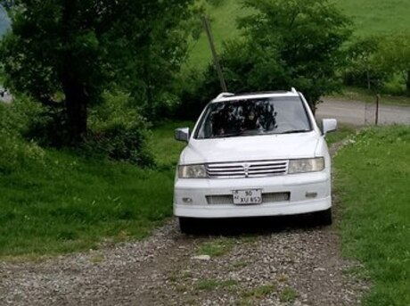 Mitsubishi Chariot 2000