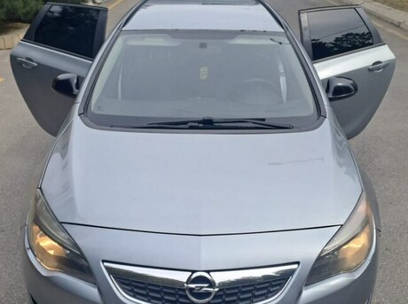 Opel Astra 2012