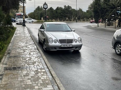 Mercedes E 240 2001