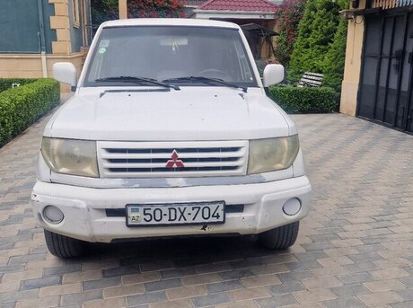 Mitsubishi Pajero io