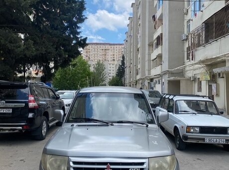 Mitsubishi Pajero io 1999