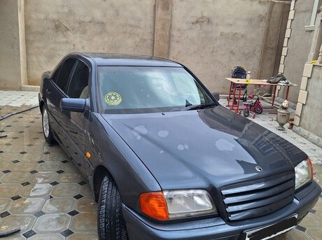 Mercedes C 240
