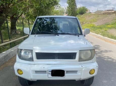 Mitsubishi Pajero io