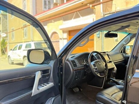 Toyota Land Cruiser 2013