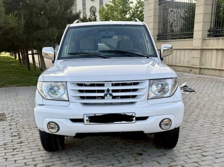 Mitsubishi Pajero io