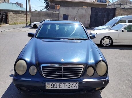 Mercedes E 200