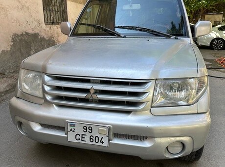 Mitsubishi Pajero io
