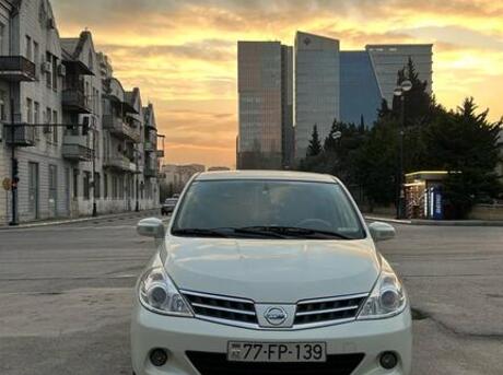 Nissan Tiida 2012