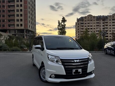Toyota Noah 2016